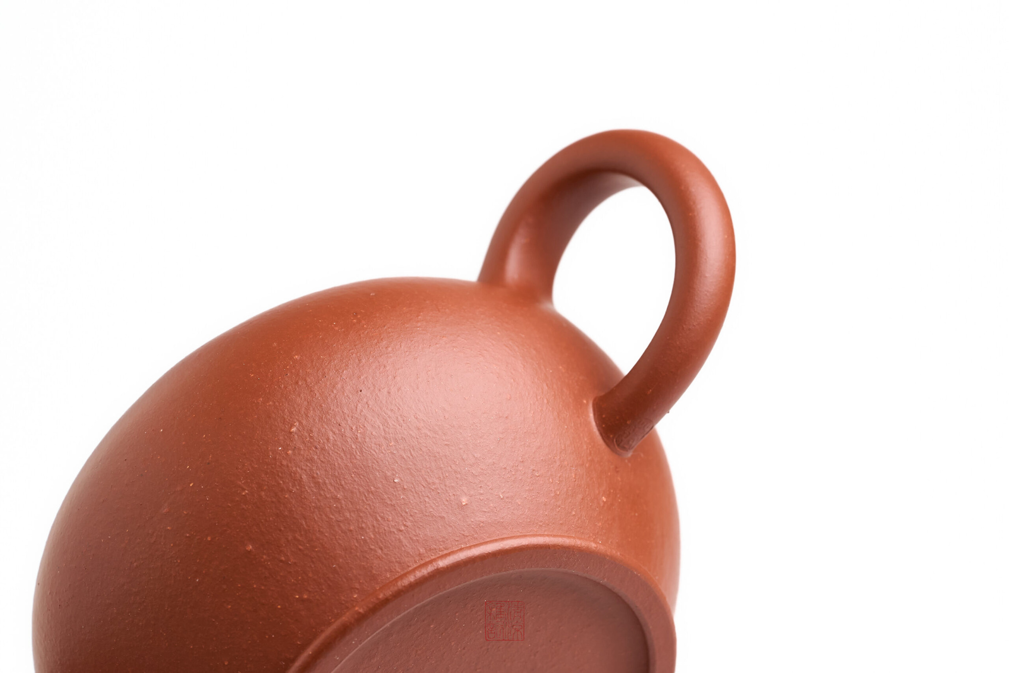 Yixing teapot shuiping 140ml, base and handle angle showing artist seal