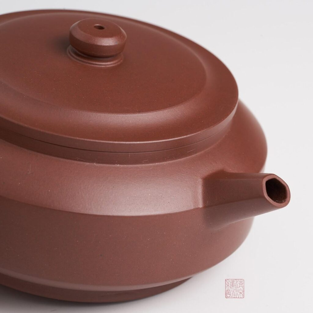 Every line and corner on this Yixing teapot is chamfered, the detail known as guai wan mo jiao