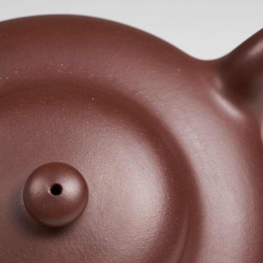 Close-up of a Yixing teapot shoulder with uneven burnishing, an example of poor Mingzhen work