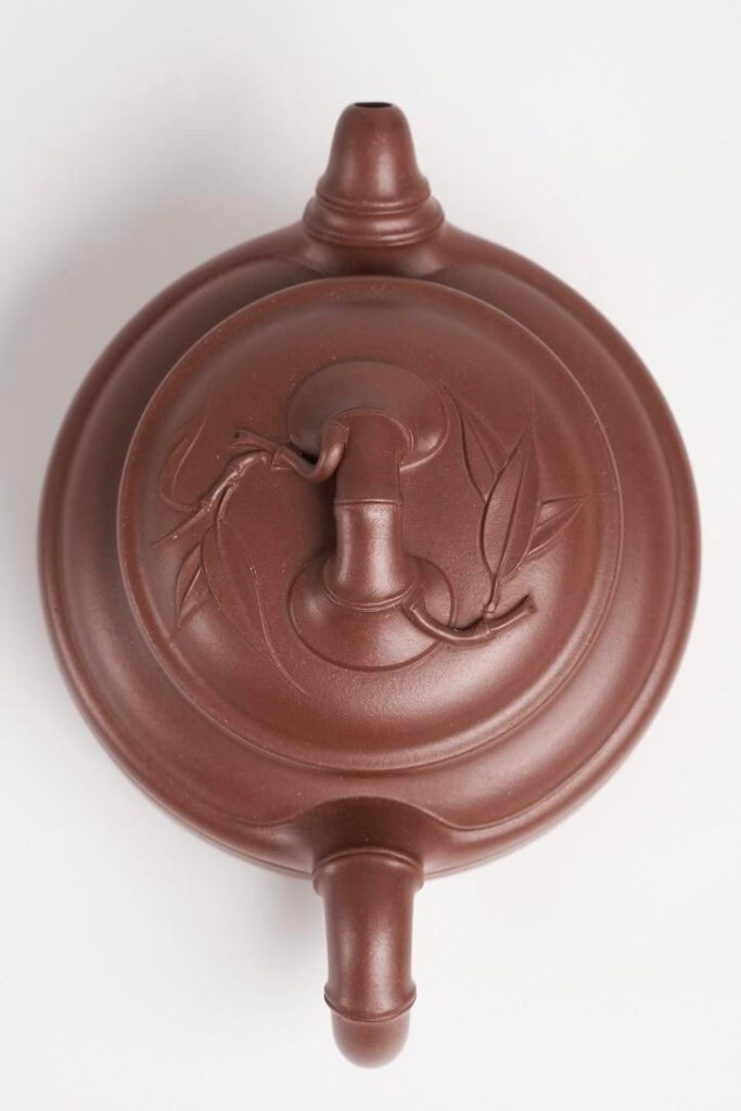 Lines around the lid rim and body opening of a fully handmade Yixing teapot, known as Xian Gang
